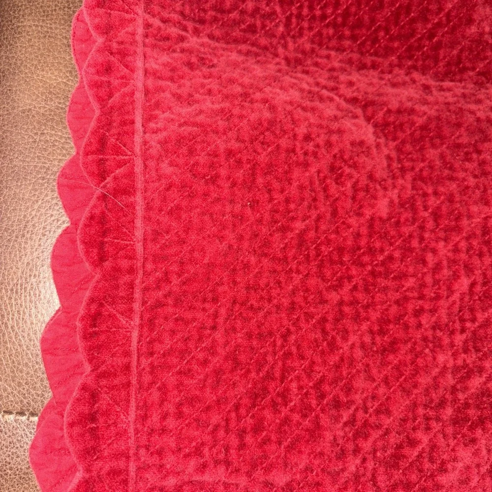 Williams Sonoma Cassis Quilted Table‎ Runner 16 x 90